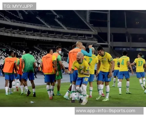 长友佑都社交媒体庆祝战胜巴西队这一历史性时刻将铭刻在足球史册中 长友佑都社交媒体庆祝战胜巴西队这一历史性时刻将铭刻在足球史册中